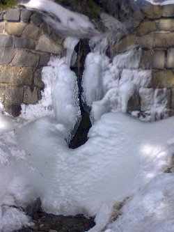 Zamrzlý vodopádek